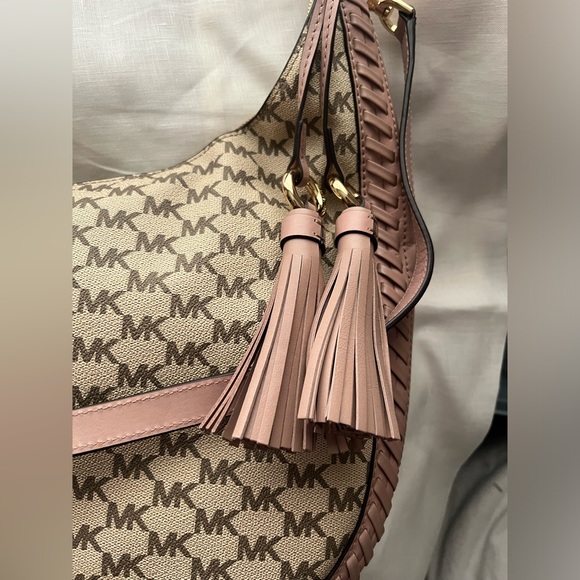 MICHAEL Michael Kors Lauryn
Large Logo-Print Shoulder Bag. Brand new! - Picture 4 of 12